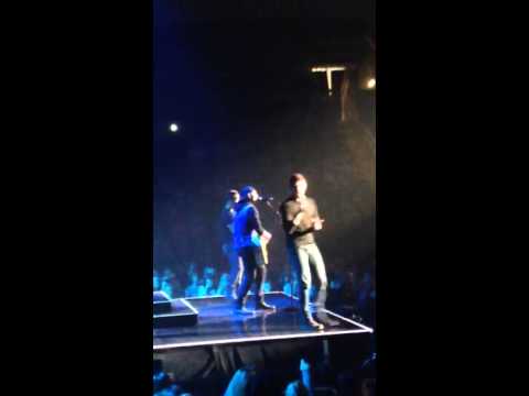 Restless road - Hit me Up