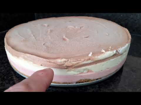 SEMIFRIO DE FRESA, NATA Y CHOCOLATE