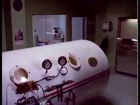 BAYWATCH S06E14 - Cody saves diver, gets decompression sickness & becomes UNCONSCIOUS (DROWNING)