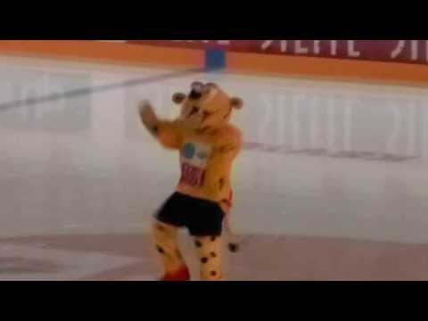 Capitals-Maskottchen Capitano übt sich im Breakdance