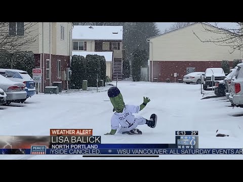 Portland runner EATS it in the snow!!!