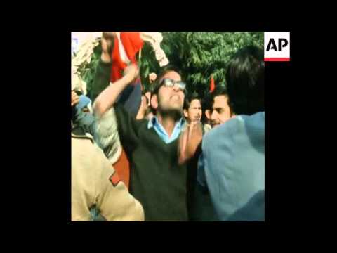 SYND 16-1-72 COMMUNIST PROTESTORS GATEHR OUTSIDE THE SOUTH VIETNAMESE EMBASSY