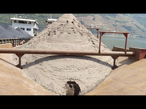Washed sand 3500 tons | Barge unloding