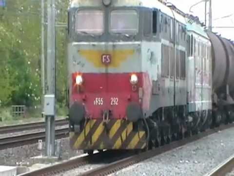 E655.292 + E652.012 con merci con cisterne in partenza da Pomezia