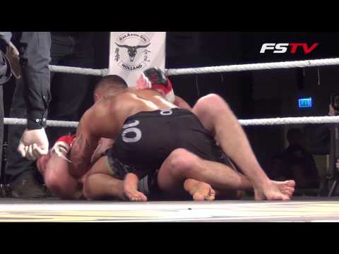 Guillermo Ronodinedjo vs Ricardo van Veelen