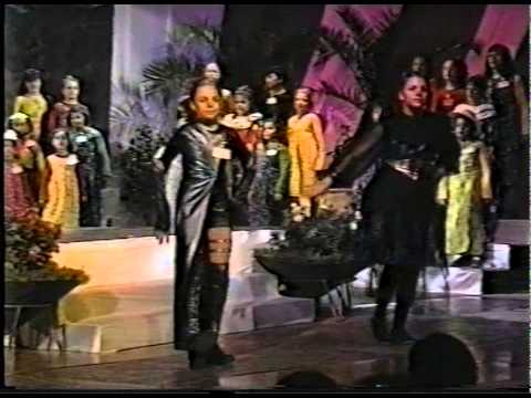 16. Мартина Вељановска - Љубовта е чудна [2000]