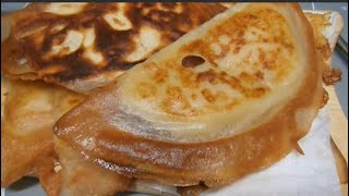 בקלי קלות- בוריק תפו"א או ביצה (ליהי קרויץ - מטבח בקלי קלות) - התמונה מוצגת ישירות מתוך אתר האינטרנט יוטיוב. זכויות היוצרים בתמונה שייכות ליוצרה. קישור קרדיט למקור התוכן נמצא בתוך דף הסרטון