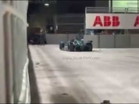 Mitch Evans checking on Alex Lynn