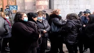 Բողոքի ցույց Կառավարության շենքի առջև հենց նիստի ժամանակ։ Լրաբեր - 14.01.2021