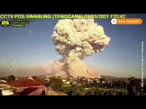 時光倒流顯示印尼火山多次噴發。 (Timelapse shows multiple eruptions of Indonesia's volcano)