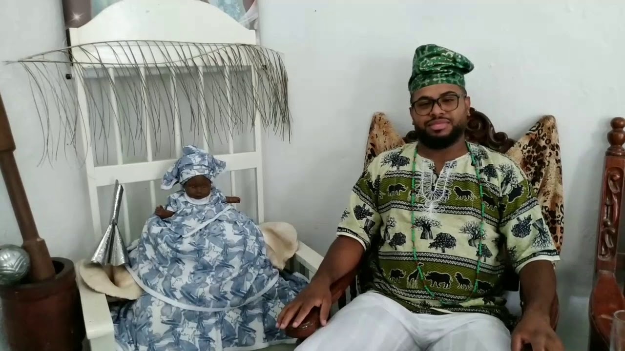 Tradição Candomblé Bantu (ou Candomblé de Angola/Congo) - Dialeto Kimbundu e Kikongo.