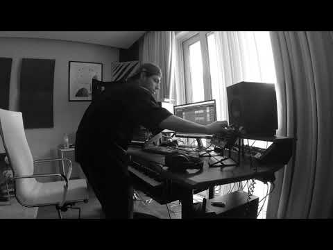 Minimal House Jam with Roland Tr8s & SE02 only