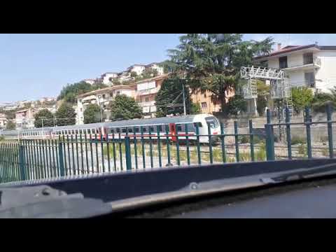 Stazione di Ponte - Casalduni (BN). Transito dell'IC 703