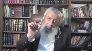 עדיף לא לבוא לבית הכנסת ולא להיות לידם !!!  הרב רוני בוסי יצ"ו (הרב רוני בוסי) - התמונה מוצגת ישירות מתוך אתר האינטרנט יוטיוב. זכויות היוצרים בתמונה שייכות ליוצרה. קישור קרדיט למקור התוכן נמצא בתוך דף הסרטון