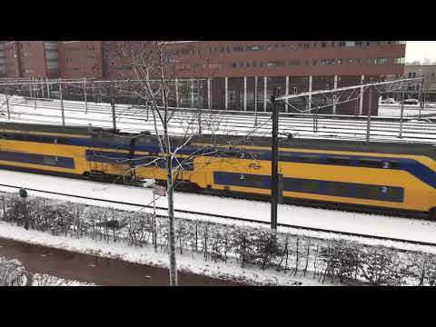 Trains @ Central Station Amersfoort in snow