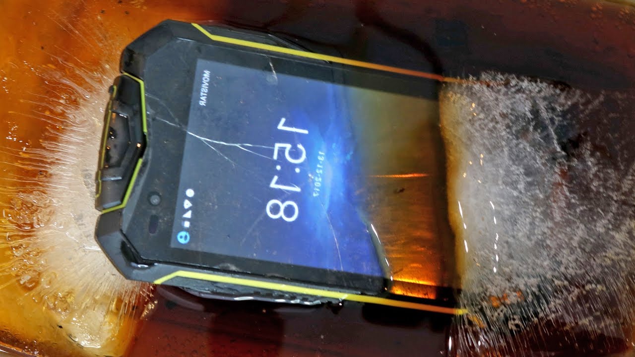 Qué pasa si congelo un móvil anti-golpes y lo meto en Coca Cola