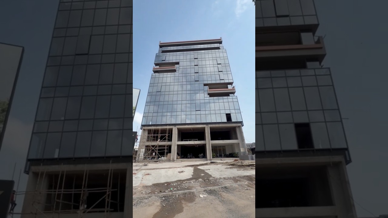 Commercial Showroom Space for Sale in Surat | 6244 Sq.Ft in Vesu, Surat — photo 1 of 3
