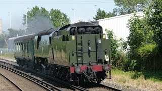 preview picture of video 'The 5Z77 Light-Engine + Coach Movement with No.34067 Tangmere - 20/06/2012'