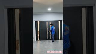 ประตูบานเปิดคู่แบบทึบ มีช่องแสงในตัวบาน