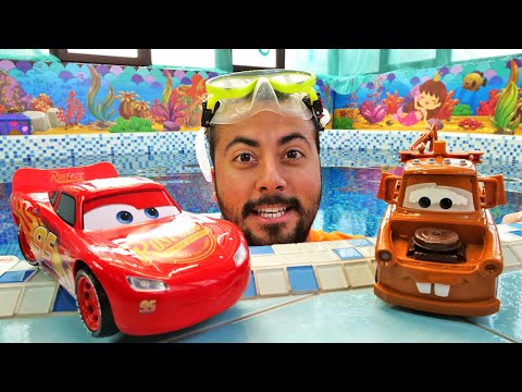 Araba oyunları. Şimşek McQueen'in arkadaşını havuzdan kurtaralım. Su oyunları.