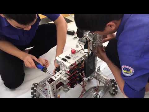 Sinh viên Cao đẳng Kỹ thuật Công nghệ Quy Nhơn luyện tập thi kỹ năng nghề Quốc gia nghề Robot di động