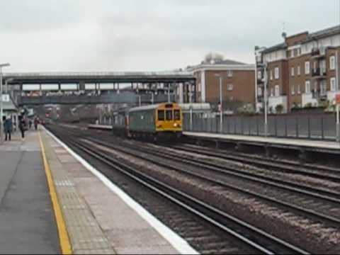 37423 departing Kensington olympia with megathrash!