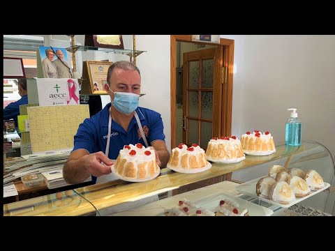 100 tartas de Confitería Melenchón para la AECC de Águilas