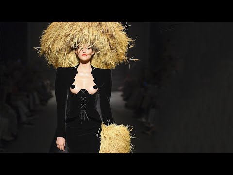 Schiaparelli | Haute Couture Fall Winter 2022/2023 | Full Show