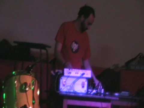 Dj Minaccia live 2007 with Roland 303