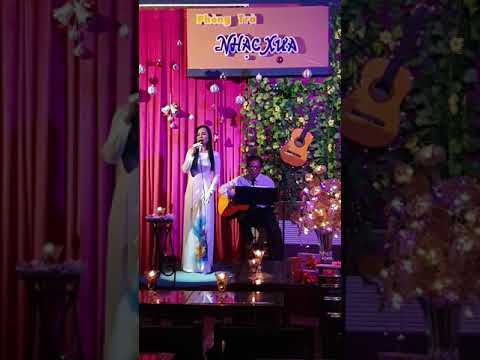 Thể hiện bởi Minh Oanh