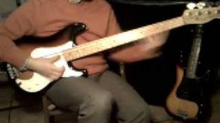 Video thumbnail for Fender Bullet Bass Deluxe USA Demo by Santi66