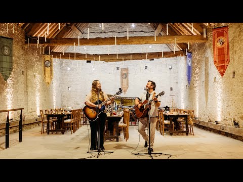Cogges Manor acoustic duo & wedding band | The Distance