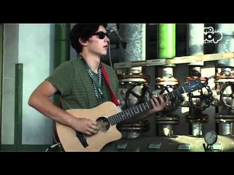 Bedroomdisco TV: Flashguns - "No Point Hanging Around" & "I Don't Not Love You" acoustic