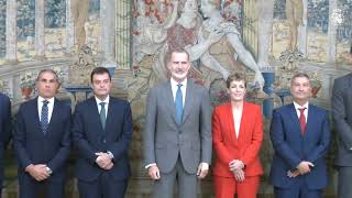 Su Majestad el Rey recibe en audiencia a los miembros del Comité de Honor y principales responsables de la Federación Española de Baloncesto, con ocas