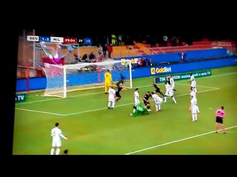 Il GOL di BRIGNOLI (PORTIERE BENEVENTO) in BENEVENTO-MILAN 2-2