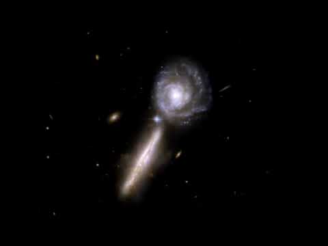 Hubble captures colliding galaxies