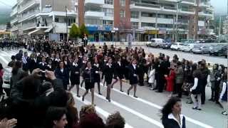 preview picture of video 'παρέλαση 25 Μαρτ 2013 Πολύγυρος (γυμνάσιο - λύκειο)'