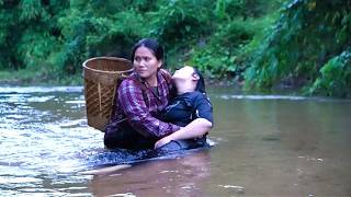 Download lagu Single Mother Saved a Young Woman’s Life—and Changed Her Life Forever ❤️ mp3