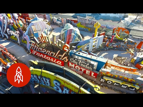 ネオンの記憶。ラスベガスのビンテージサインに新たな命を吹き込む (Remembering Neon: Vegas' Vintage Signs Get a New Lease on Life)
