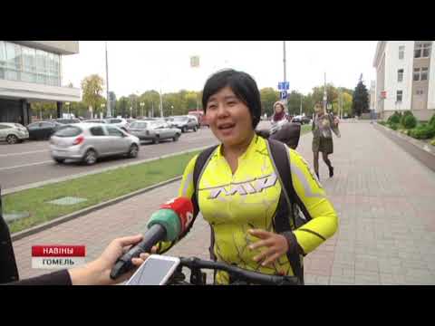 12 тысяч километров на велосипеде. Гомель посетила велотуристка из Китая видео