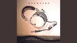 She Hums Like a Radio