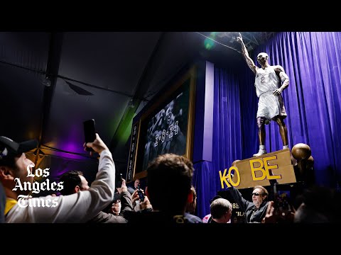 Lakers unveil Kobe Bryant statue