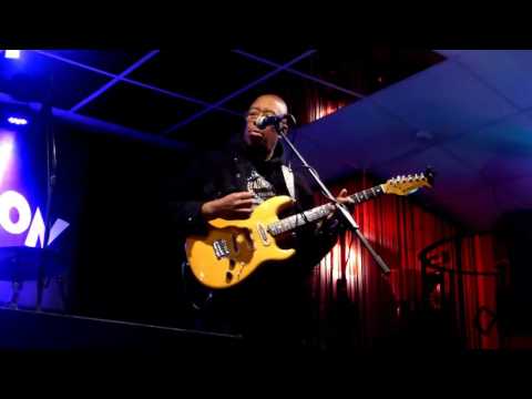 ADRIAN BYRON BURNS Concert Blues Legend au Cherrydon