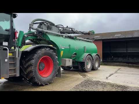 Video: Claas Xerion 5000 tractor with Samson SG 23 manure wagon 1