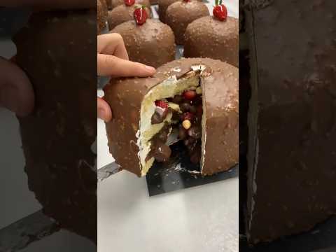 Amazing Chocolate Strawberry Cake 🍓