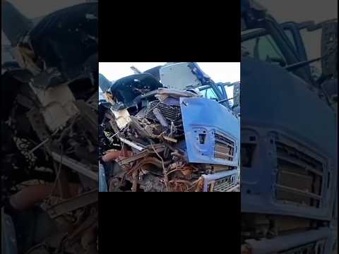 Acidente com três carretas interdita totalmente a BR-364 em Rondônia