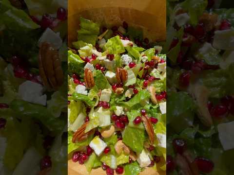 Salat mit Feta, Granatapfel und Nüssen🤤🤌🏼🥗
