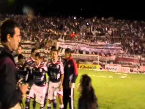 "Gallo mi buen amigo." Barra: Los Borrachos de Morón &bull; Club: Deportivo Morón