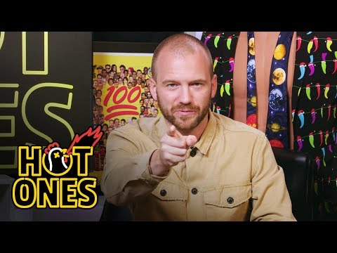 ショーン・エヴァンス、バーニングファンの質問に答える｜ホットな話題 (Sean Evans Answers Burning Fan Questions | Hot Ones)