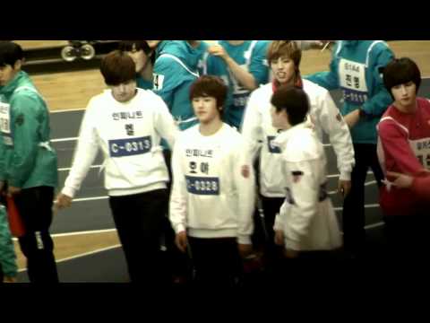 120108 mbc idol athletics championships - infinite dancing to fans singing paradise